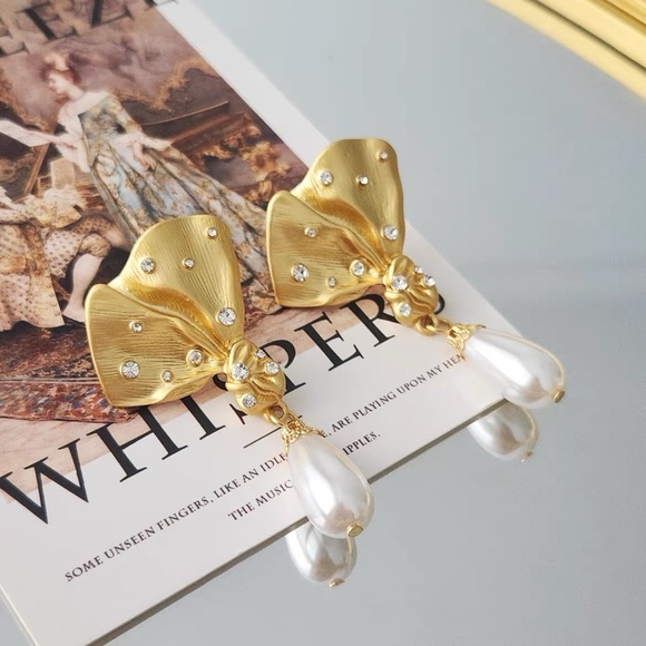 Kirks Folly Gold Tone Shell Pearl Drop Earrings NWOT - Picture 2 of 8